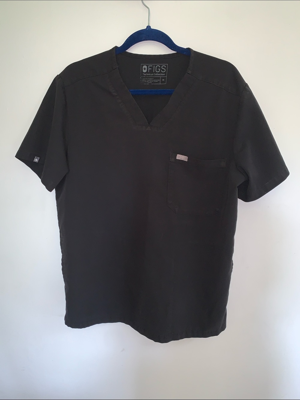 Figs Men’s Black V-Neck Scrub Set